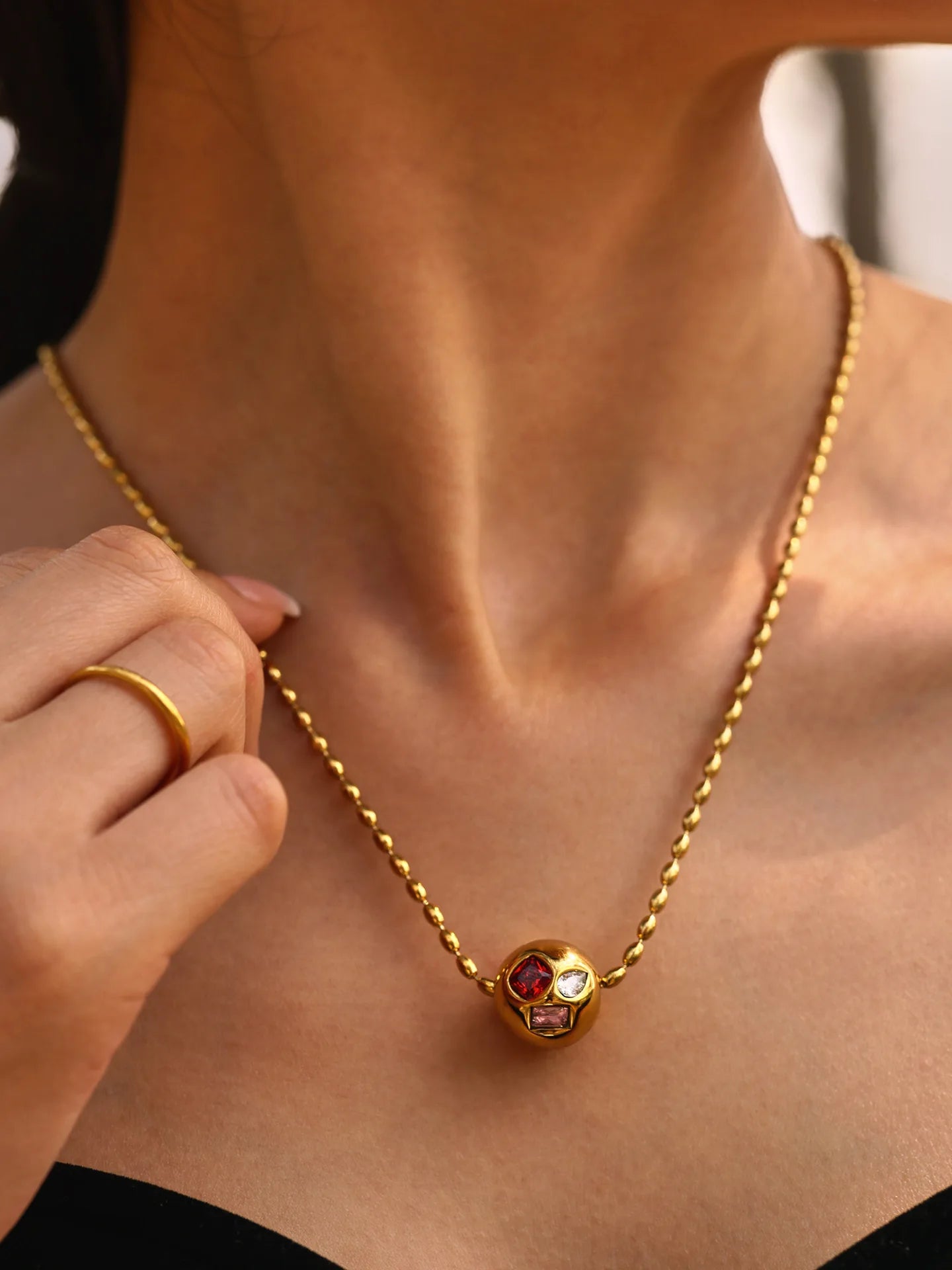 Shiny Red Green Zircon Necklace Womens Stainless Steel Gold Plated Beaded Chain Ball Pendant Necklace Female Luxury Jewellery