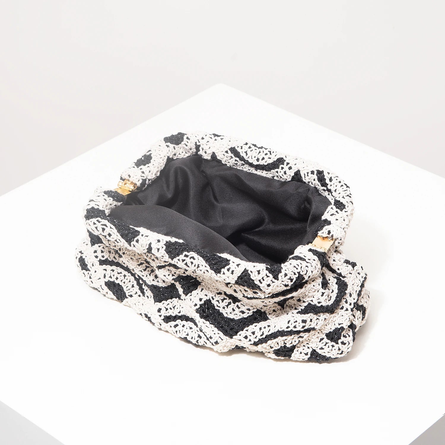 Pattern hollow woven bag, simple clutch bag, Bohemian clip bag, holiday casual straw purse, beach bag (random pattern)