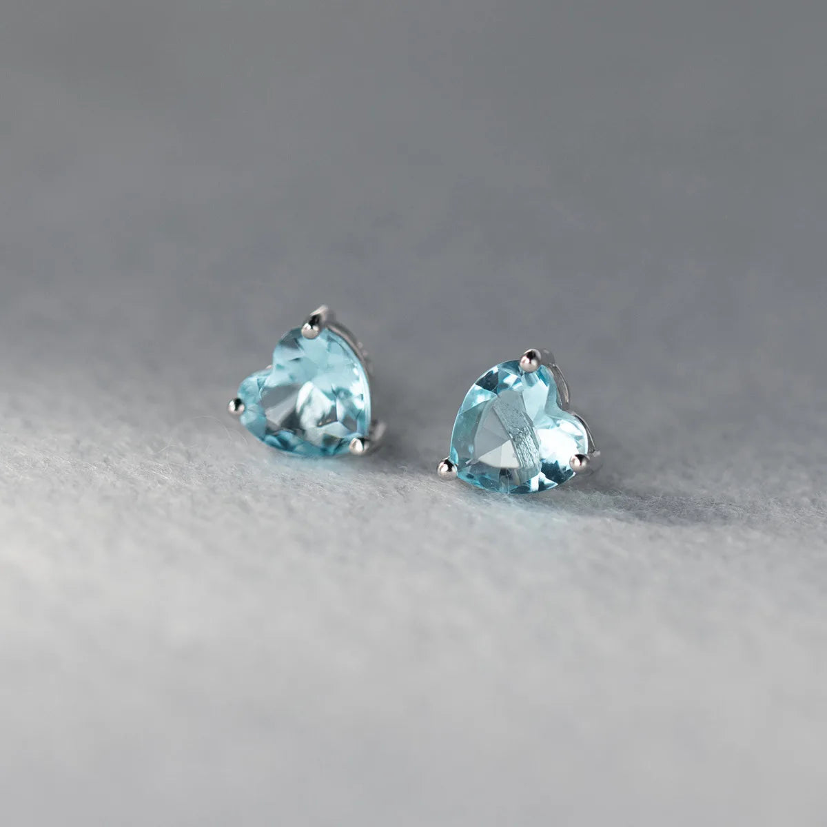 925 Sterling Silver Heart Piercing Small Stud Earrings For Women Engagement Elegant Luxury Jewelry Accessories Prevent Allergies
