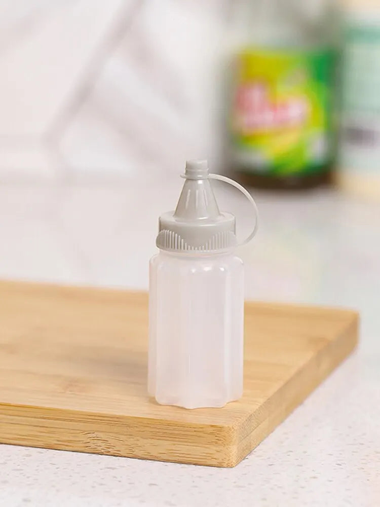 4PCS Kitchen Household Sauce Vinegar Squeeze Bottle Portable Outdoor Barbecue Picnic Feast Bottle Kitchen Accessories Small Tool