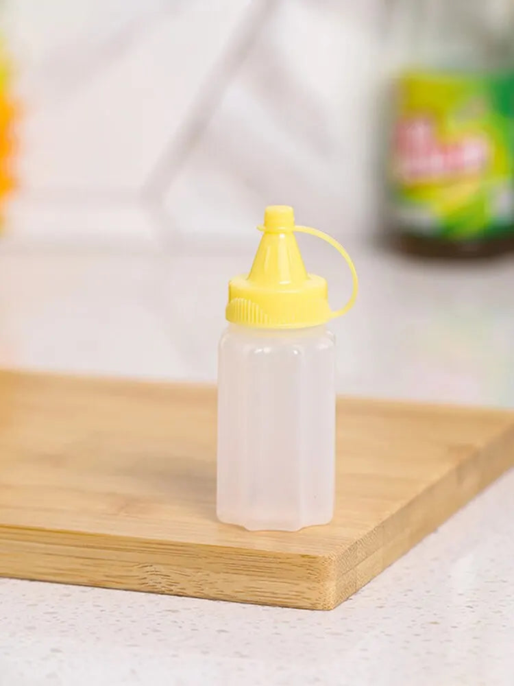 4PCS Kitchen Household Sauce Vinegar Squeeze Bottle Portable Outdoor Barbecue Picnic Feast Bottle Kitchen Accessories Small Tool
