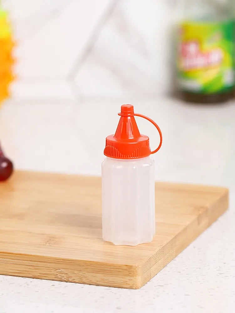 4PCS Kitchen Household Sauce Vinegar Squeeze Bottle Portable Outdoor Barbecue Picnic Feast Bottle Kitchen Accessories Small Tool