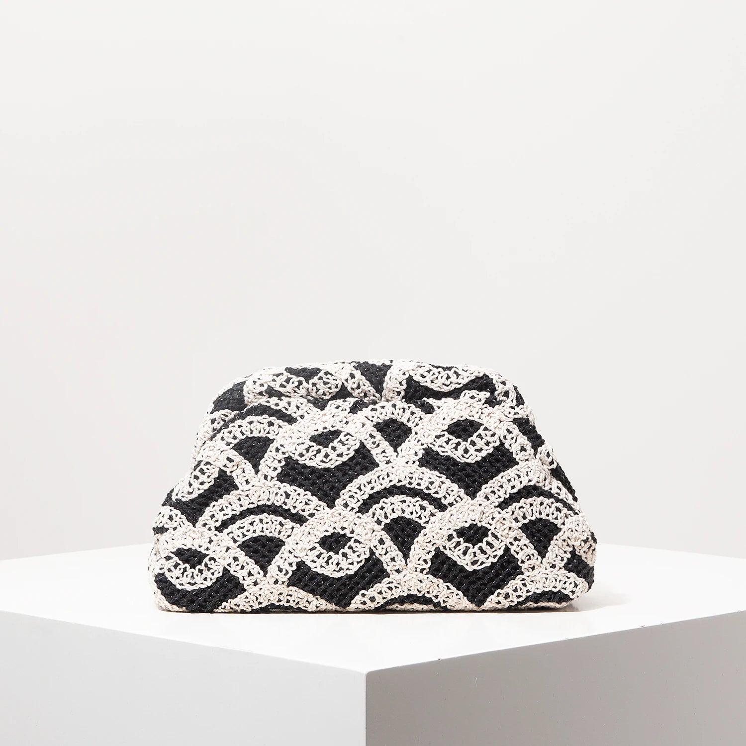 Pattern hollow woven bag, simple clutch bag, Bohemian clip bag, holiday casual straw purse, beach bag (random pattern)