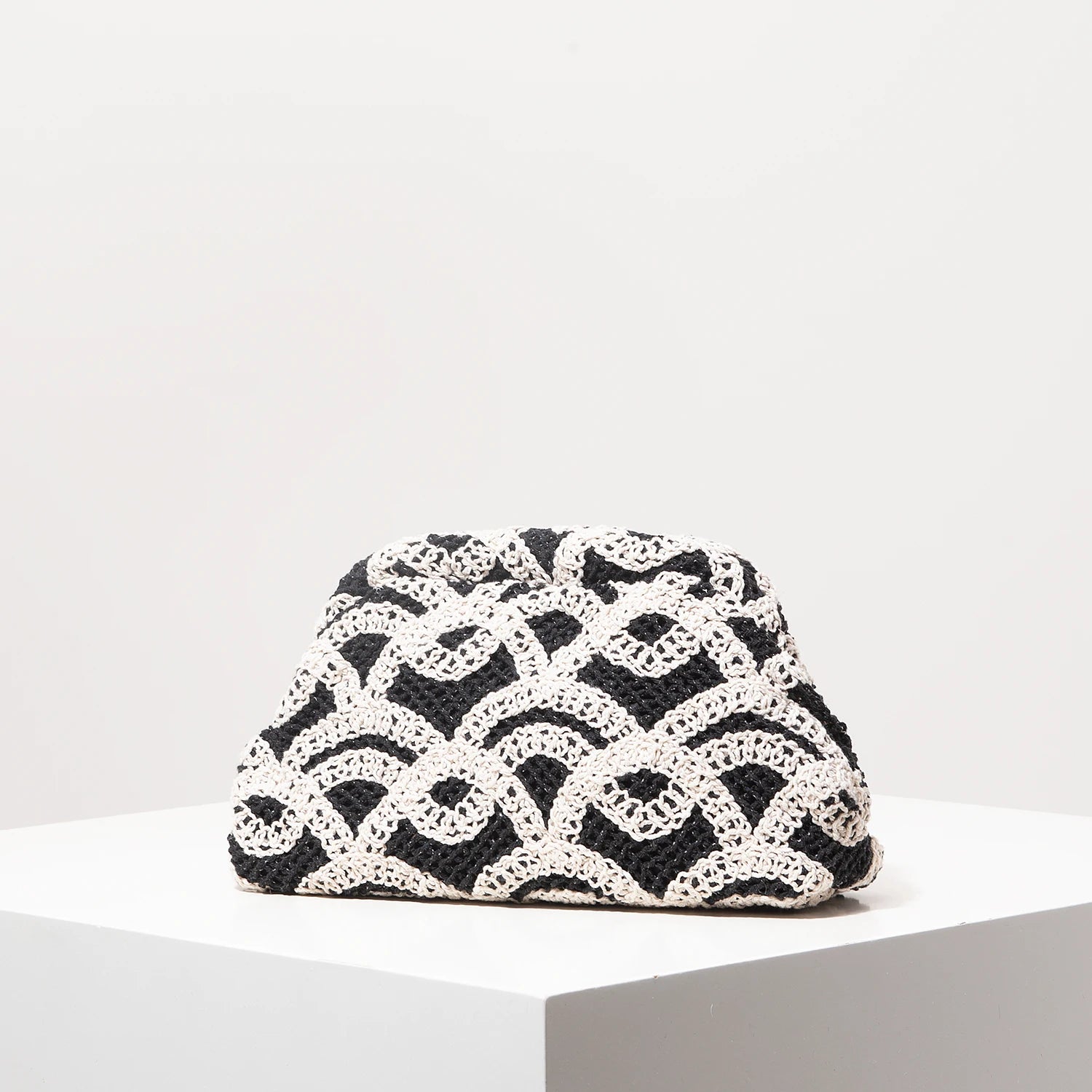 Pattern hollow woven bag, simple clutch bag, Bohemian clip bag, holiday casual straw purse, beach bag (random pattern)